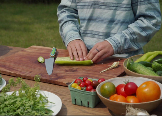 Knife Tips: Slicing Onions, Chopping Basil & Slicing Peppers